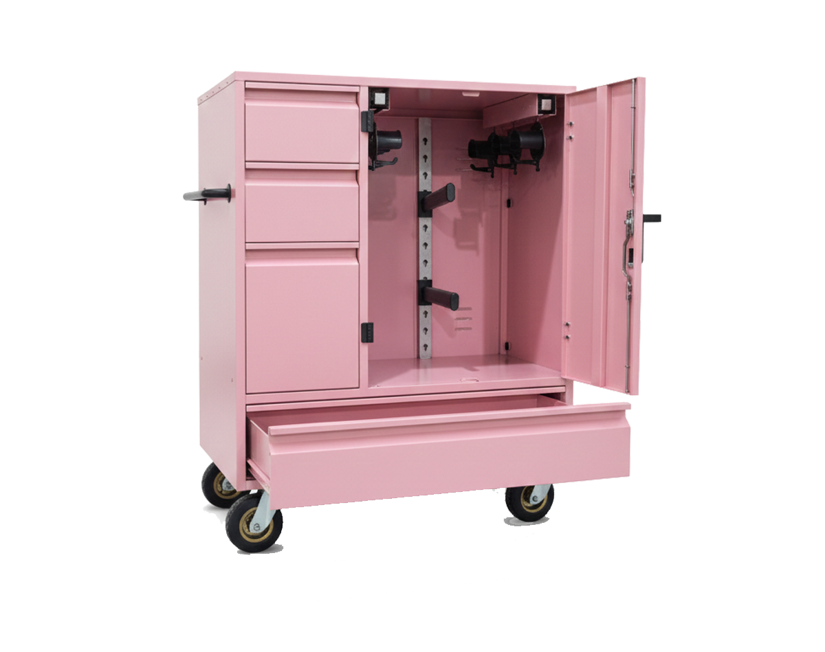 malle de concours et malle d'équitation pour votre sellerie MAMALLE référence pour le cheval une nouvelle gamme de malle roulante métallique avec rangements et casiers au cavalier. Malle moins cher pour le transport